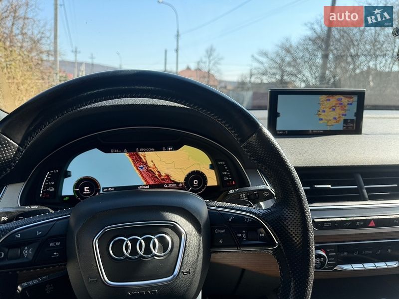 Позашляховик / Кросовер Audi Q7 e-tron 2016 в Ужгороді