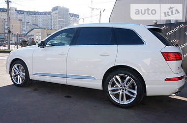 Позашляховик / Кросовер Audi Q7 2017 в 