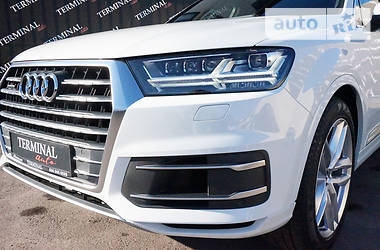 Позашляховик / Кросовер Audi Q7 2017 в 