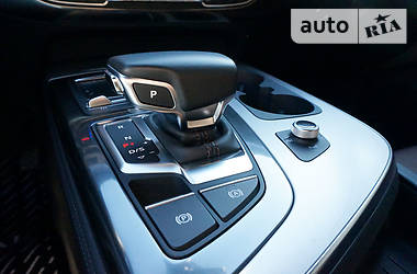 Позашляховик / Кросовер Audi Q7 2017 в 