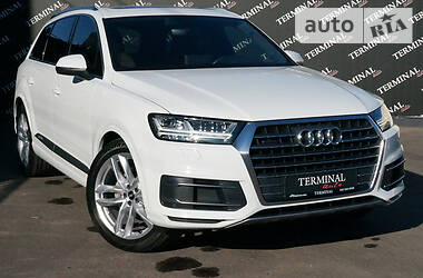 Позашляховик / Кросовер Audi Q7 2017 в 