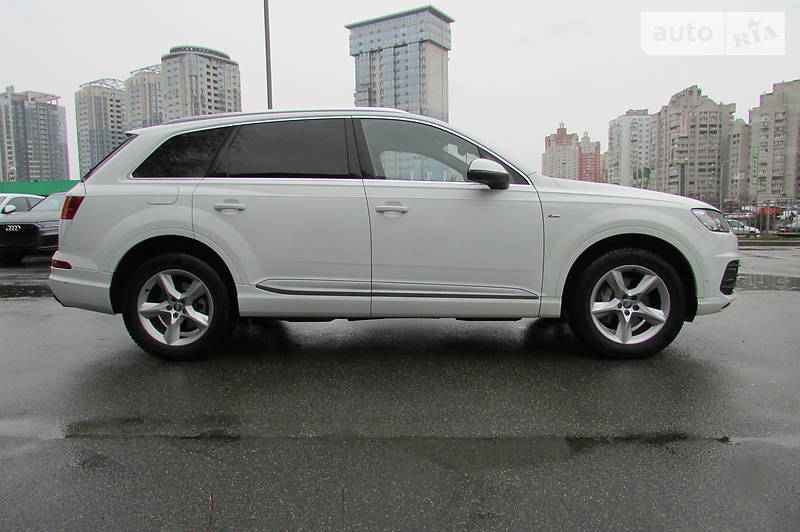 Позашляховик / Кросовер Audi Q7 2016 в Києві
