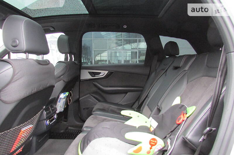 Позашляховик / Кросовер Audi Q7 2016 в Києві