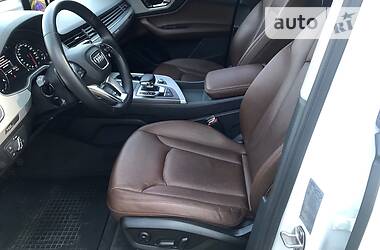 Позашляховик / Кросовер Audi Q7 2017 в 