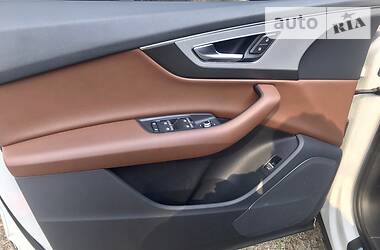 Позашляховик / Кросовер Audi Q7 2017 в 