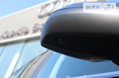 Позашляховик / Кросовер Audi Q7 2015 в 