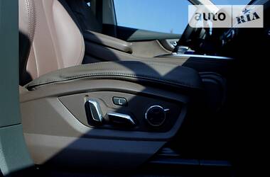 Позашляховик / Кросовер Audi Q7 2015 в 