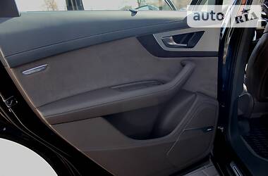 Позашляховик / Кросовер Audi Q7 2015 в 