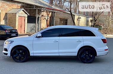 Внедорожник / Кроссовер Audi Q7 2010 в 
