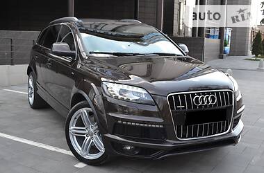 Позашляховик / Кросовер Audi Q7 2013 в 