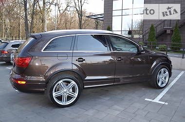 Позашляховик / Кросовер Audi Q7 2013 в 