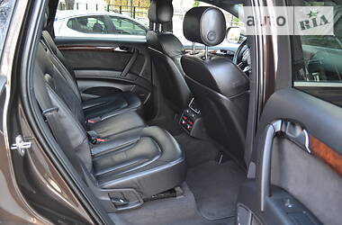 Позашляховик / Кросовер Audi Q7 2013 в 
