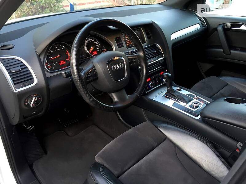 Внедорожник / Кроссовер Audi Q7 2010 в Черновцах