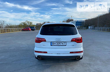 Позашляховик / Кросовер Audi Q7 2014 в 