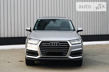 Позашляховик / Кросовер Audi Q7 2017 в 