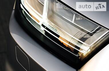 Позашляховик / Кросовер Audi Q7 2017 в 