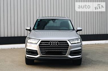 Позашляховик / Кросовер Audi Q7 2017 в 