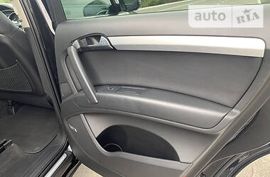 Позашляховик / Кросовер Audi Q7 2009 в 