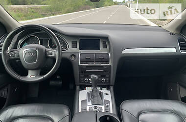 Позашляховик / Кросовер Audi Q7 2009 в 