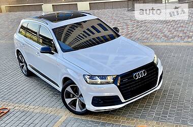 Позашляховик / Кросовер Audi Q7 2016 в 