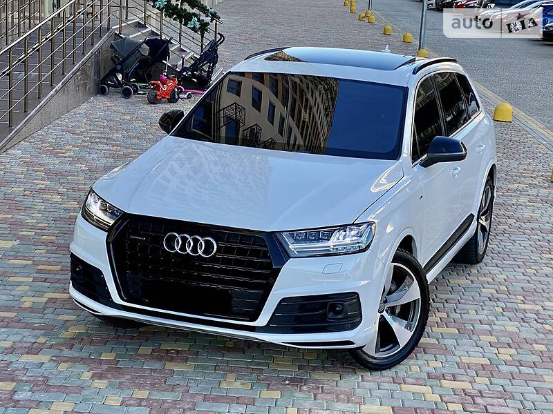 Позашляховик / Кросовер Audi Q7 2016 в 