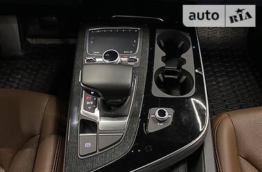 Позашляховик / Кросовер Audi Q7 2017 в 