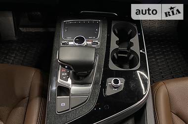 Позашляховик / Кросовер Audi Q7 2017 в 