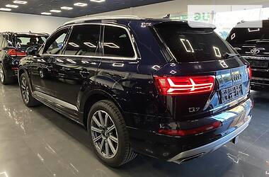 Позашляховик / Кросовер Audi Q7 2017 в 