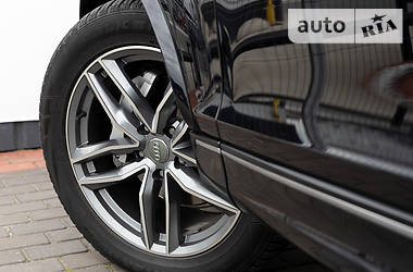 Позашляховик / Кросовер Audi Q7 2013 в 
