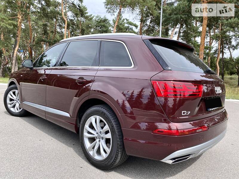 Позашляховик / Кросовер Audi Q7 2017 в Києві