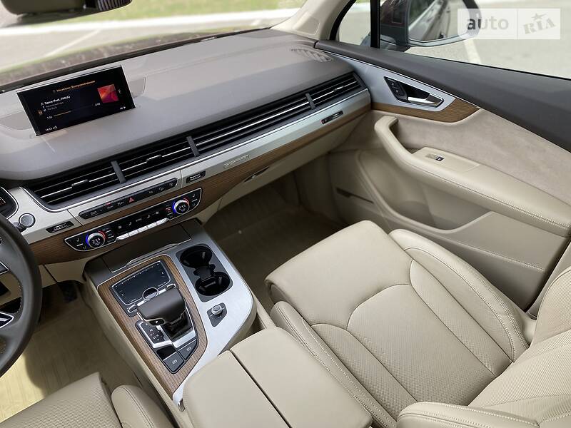 Позашляховик / Кросовер Audi Q7 2017 в Києві