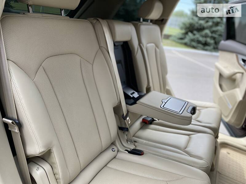 Позашляховик / Кросовер Audi Q7 2017 в Києві