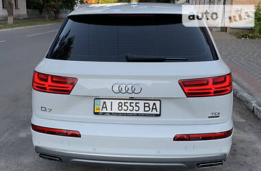 Позашляховик / Кросовер Audi Q7 2017 в 