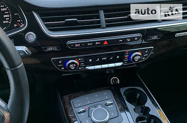 Позашляховик / Кросовер Audi Q7 2017 в 