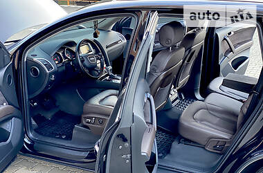 Позашляховик / Кросовер Audi Q7 2015 в 