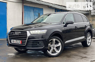 Внедорожник / Кроссовер Audi Q7 2016 в 