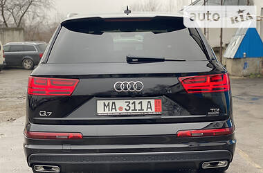 Внедорожник / Кроссовер Audi Q7 2016 в 