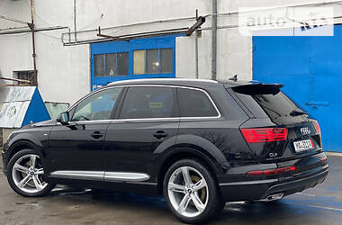 Внедорожник / Кроссовер Audi Q7 2016 в 