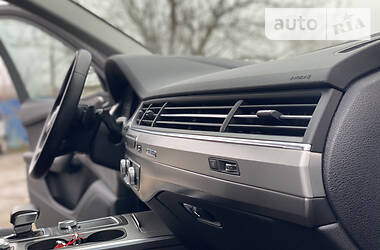 Внедорожник / Кроссовер Audi Q7 2016 в 