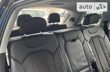 Внедорожник / Кроссовер Audi Q7 2016 в 