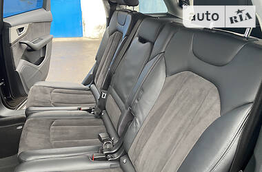 Внедорожник / Кроссовер Audi Q7 2016 в 