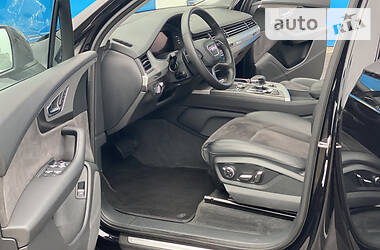 Внедорожник / Кроссовер Audi Q7 2016 в 