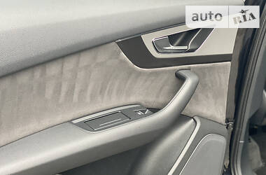 Внедорожник / Кроссовер Audi Q7 2016 в 