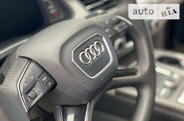 Внедорожник / Кроссовер Audi Q7 2016 в 