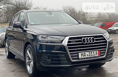 Внедорожник / Кроссовер Audi Q7 2016 в 