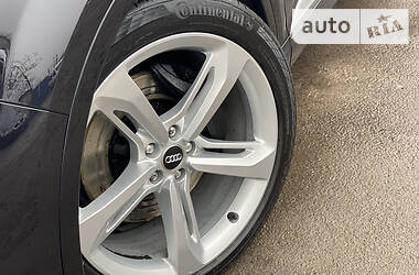 Внедорожник / Кроссовер Audi Q7 2016 в 