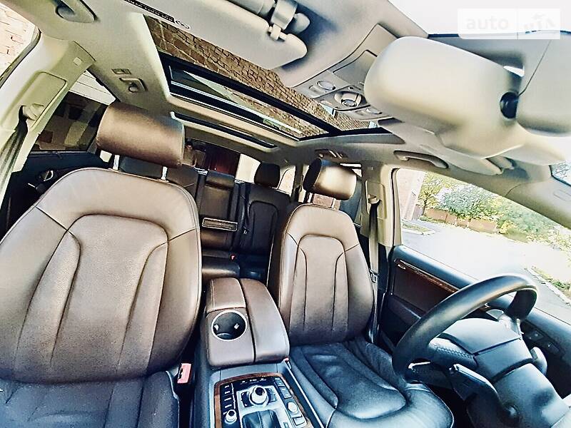 Позашляховик / Кросовер Audi Q7 2015 в Немирові