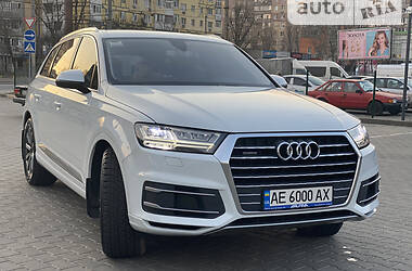 Позашляховик / Кросовер Audi Q7 2015 в Івано-Франківську