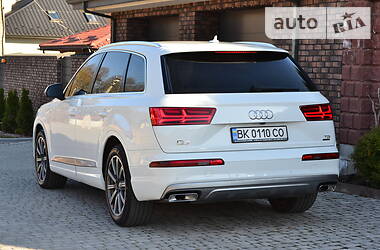 Позашляховик / Кросовер Audi Q7 2015 в Рівному