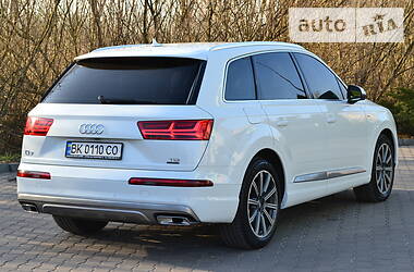 Позашляховик / Кросовер Audi Q7 2015 в Рівному